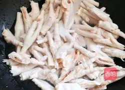 Illustration of how to make pickled pepper and chicken feet 1