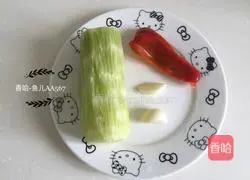 Cold Illustration of how to make shredded lettuce 1