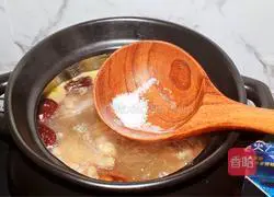 Illustration of how to make peanut chicken feet soup 11