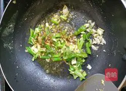 Illustration of how to make scrambled eggs with fungus 7