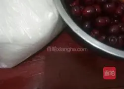 Illustration of how to make canned cherries 1