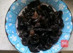 Illustration of how to make chicken stew with mushrooms and fungus 2