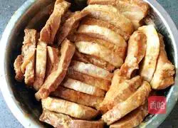 Illustration of how to make taro braised pork 10