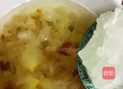 Illustration of how to make peach gum and white fungus soup 8