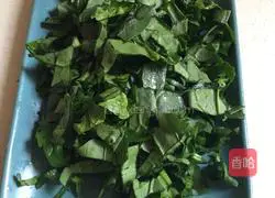 Illustration of how to make handmade spinach and beef noodles 1