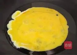 Illustration of how to make rice cake slices with cabbage in clear soup 2