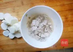 Illustration of how to make wolfberry, yam and sheep brain soup 6