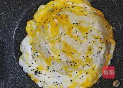 Illustration of how to make egg hand cakes 4