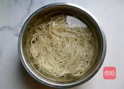 Illustration of how to make tomato and egg noodles 8