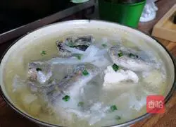 Illustration of how to make shredded radish fish soup 10