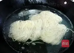 Illustration of how to make egg noodles 4