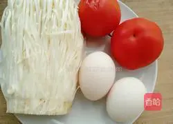  Illustration of how to make enoki mushroom, tomato and egg soup 1