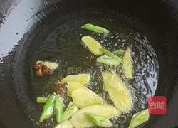 One pot Illustration of how to make potatoes and stewed beans and pancakes 3