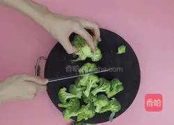 Illustration of how to make broccoli tofu custard 2