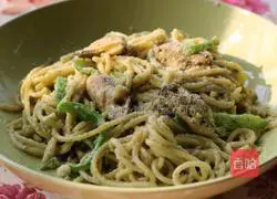 Illustration of how to make seafood pasta with pesto sauce 7
