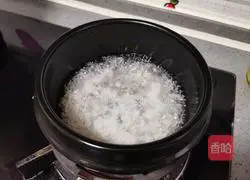 Illustration of how to make sweet glutinous rice canned yellow peach soup 7