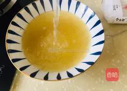 Illustration of how to make spicy egg noodles 3