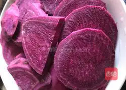 Illustration of how to make three-color steamed buns 2