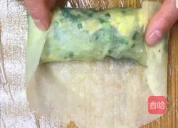 Illustration of how to make chive egg rolls 5