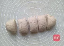 Illustration of how to make red date flower roll steamed buns 8