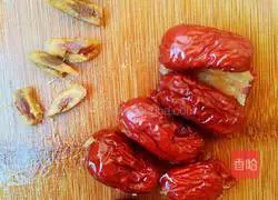 Illustration of how to cook papaya and white fungus stewed 6