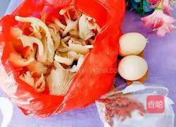 Illustration of how to make mushroom and egg soup 1
