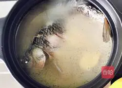 Yam and crucian carp soup recipe 5