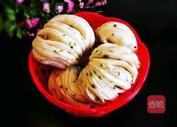 Illustration of how to make green onion rolls 31