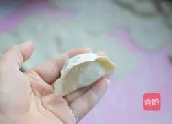 Jiaogua Illustration of how to make egg dumplings 8