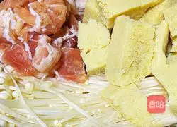 Illustration of Korean spicy cabbage and fat beef soup pot 1