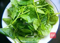 Illustration of how to make fungus and meatball soup 10