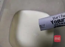 Illustration of how to make yogurt rainbow cup 4