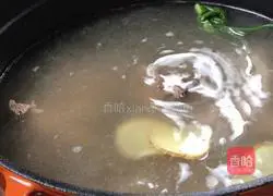 Illustration of how to make black fungus and yam spine soup 5