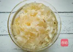 Illustration of how to make purple sweet potato, white fungus and lily soup 2