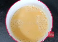 Illustration of how to make fried instant noodles with meatballs and sausages 6