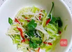Illustration of how to mix enoki mushrooms with lettuce 6