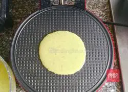 Illustration of how to make spinach juice egg rolls 9