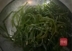 Illustration of how to make fried meat with kelp and carrot 1