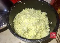 Illustration of how to make pork and cabbage buns 5