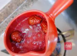 Illustration of the lazy version of red dates, brown sugar, ginger and egg soup 3