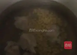 Illustration of how to make pork ribs and kelp soup 5