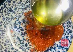 Illustration of how to make spicy beef tendon noodles 3