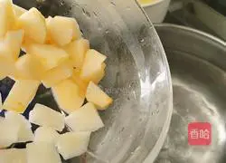 Illustration of how to make apple and peach forget-me-not 3