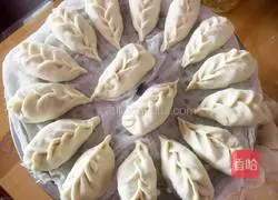 Illustration of how to make steamed dumplings stuffed with mandarin ducks and wheat ears 16