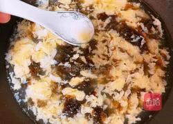 Illustration of how to make seaweed and egg drop soup 6