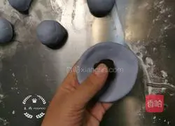 Illustration of how to make octopus bean paste buns 6