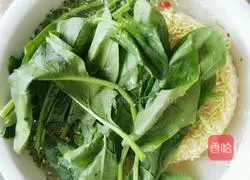 Illustration of how to cook instant noodles in a microwave oven 4