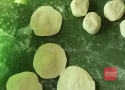 Illustration of how to make vegetarian buns 3