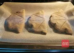 Illustration of how to make black whole wheat lotus leaf cake 13