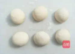 Illustration of how to make a hanging flower roll 2